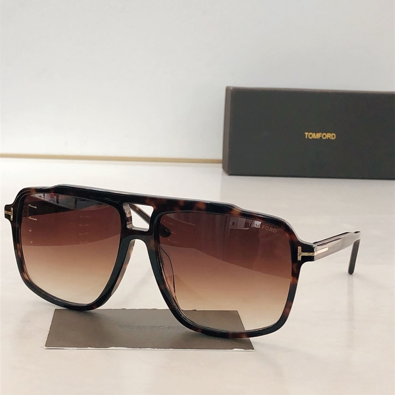 TOM FORD